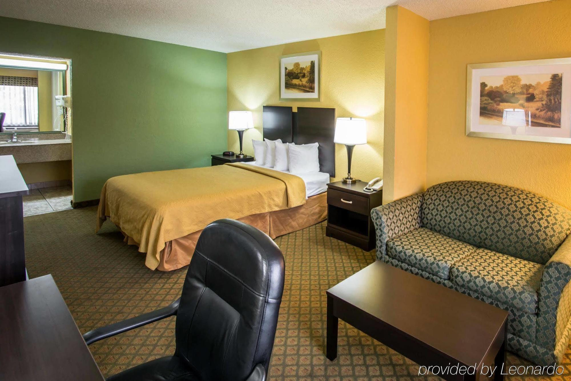 Quality Inn & Suites Orlando Airport Exterior photo