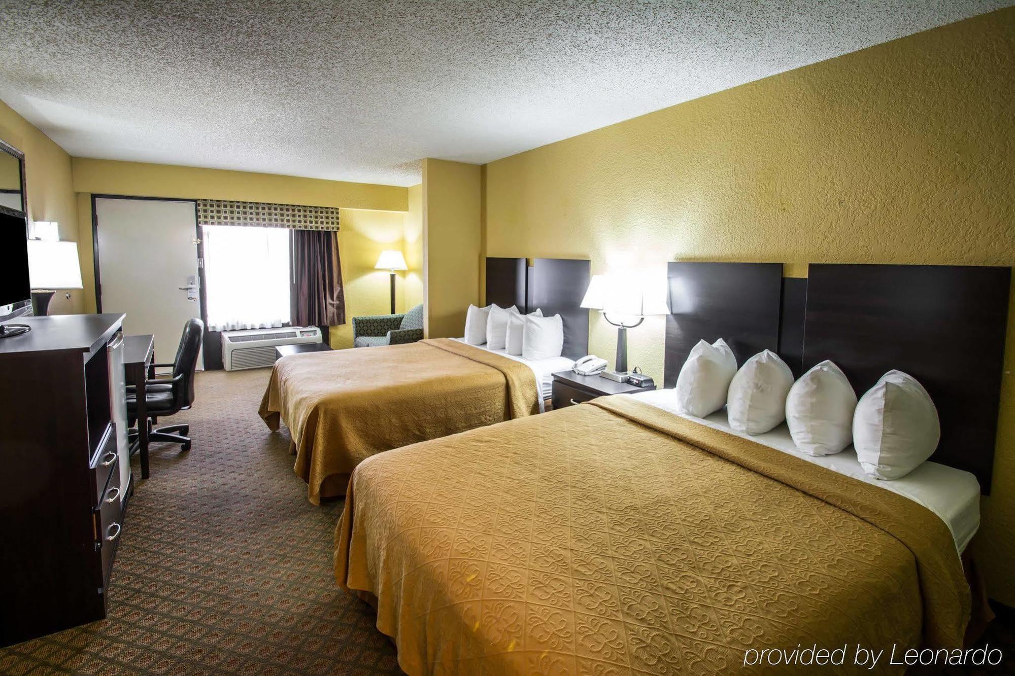 Quality Inn & Suites Orlando Airport Exterior photo