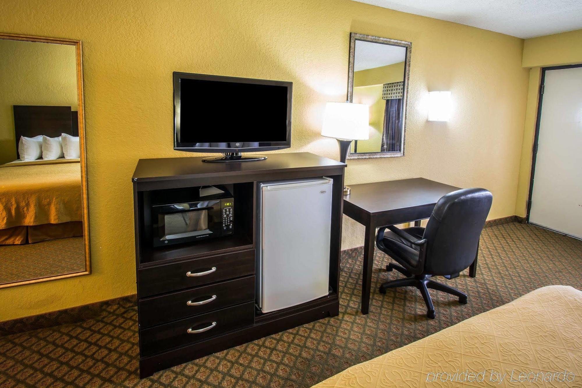 Quality Inn & Suites Orlando Airport Exterior photo