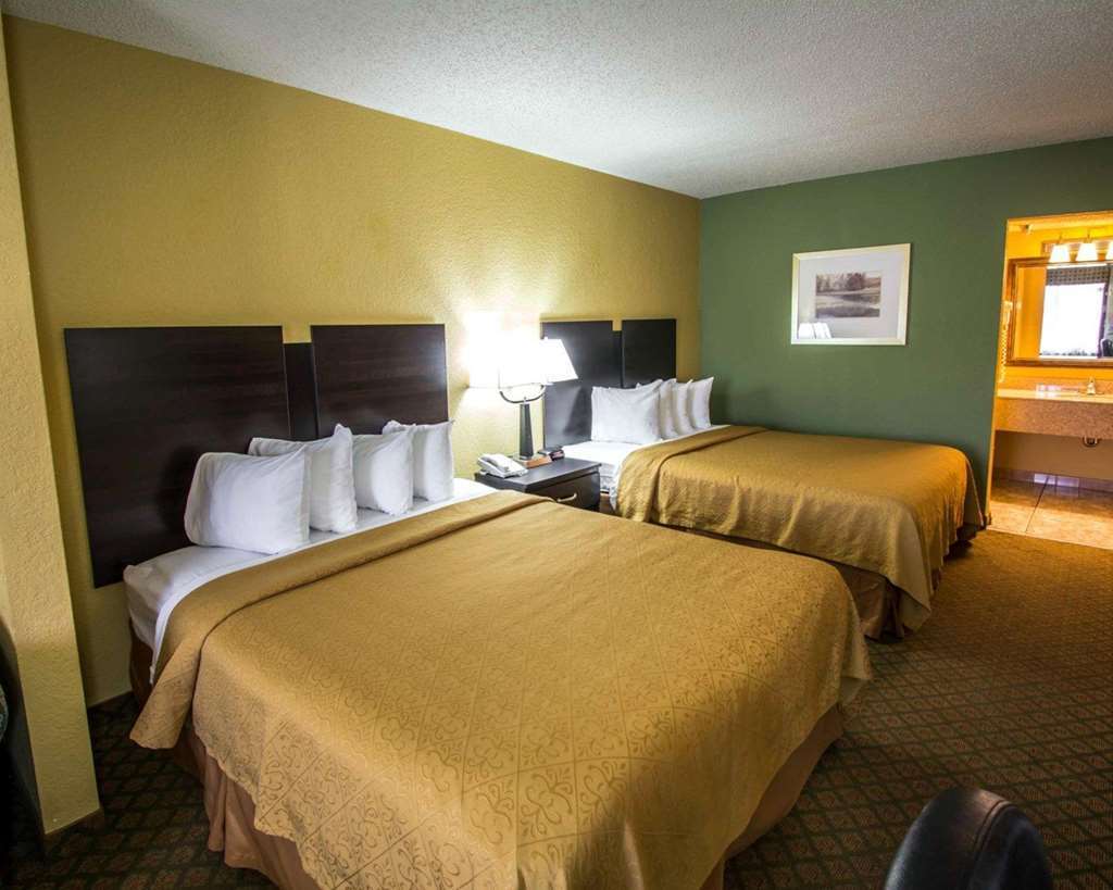 Quality Inn & Suites Orlando Airport Room photo
