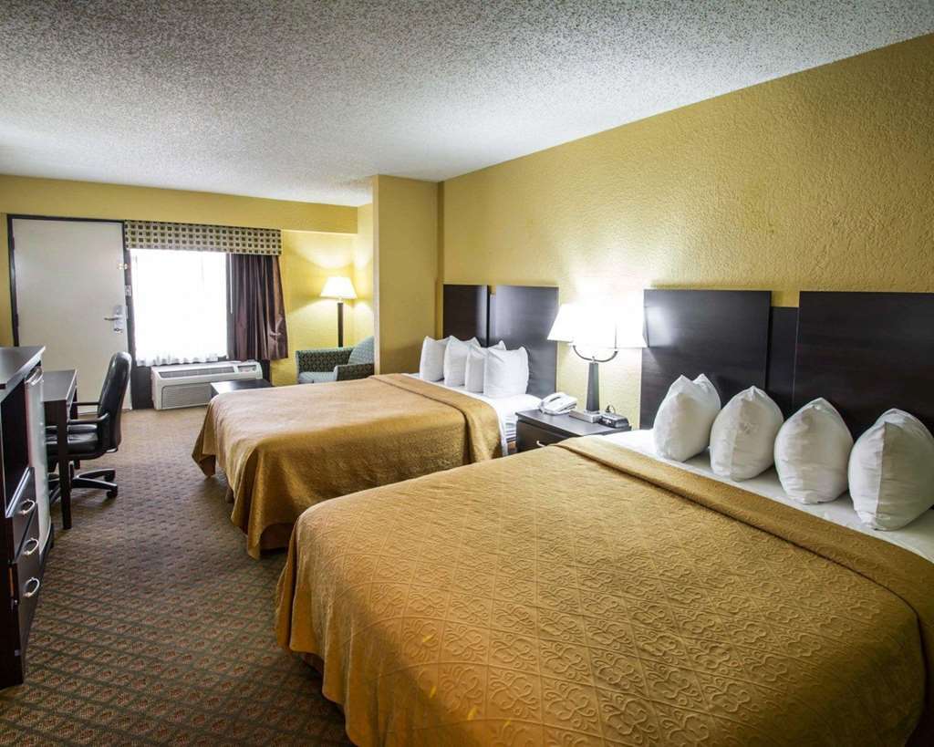 Quality Inn & Suites Orlando Airport Room photo